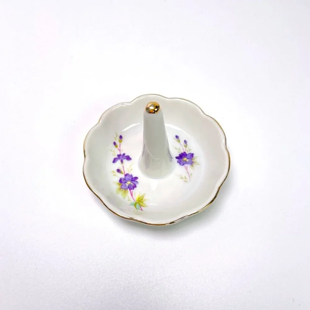 Vintage Ring Porcelain Dish with Handpainted Violets Gilded Gold Tip Japan - Picture 1 of 6